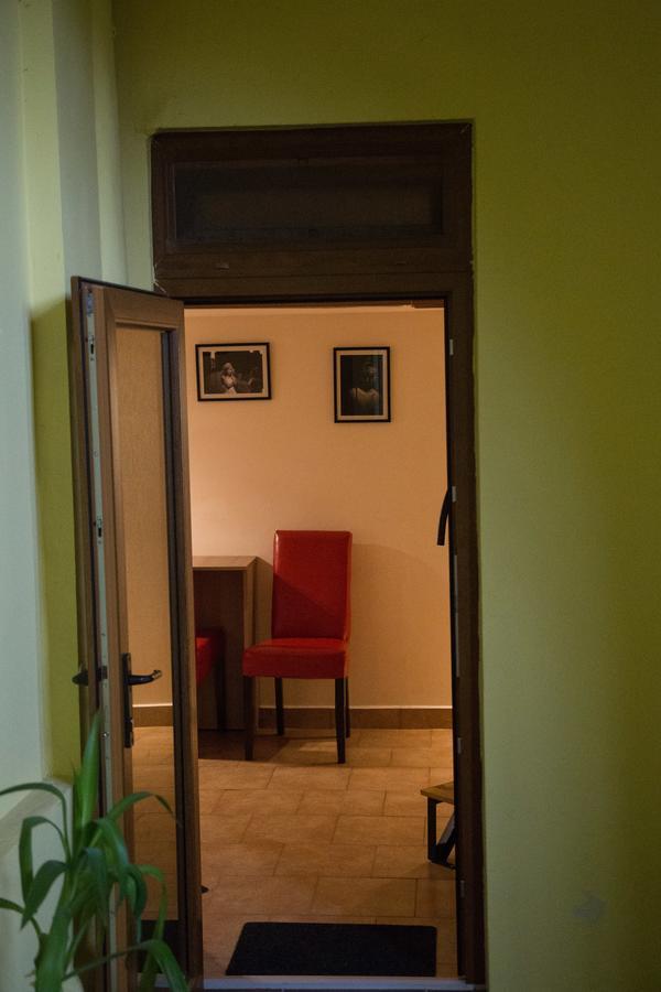 Downtown Studio ออราแด ภายนอก รูปภาพ